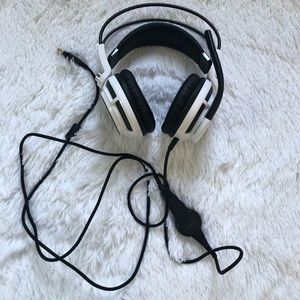 Gaming Headset w/ built in microphone